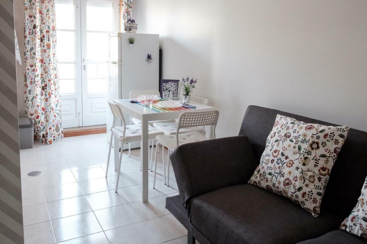 Apartment With Balcony In The Square بورتو المظهر الخارجي الصورة
